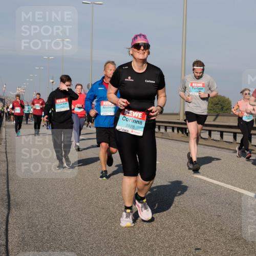 03.10.2025 - Köhlbrandbrückenlauf Fabian Wolf http://msf.ph/oto/9060008 03.10.2025 10:05:04 Position 3 2396, 2556, 2158, 2828 meine-sportfotos.de