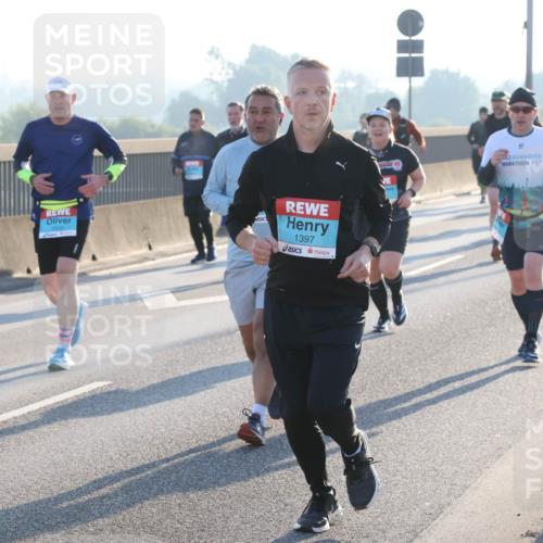 03.10.2025 - Köhlbrandbrückenlauf Lena Gebhardt http://msf.ph/oto/9060020 03.10.2025 09:19:05 Position 1 1397 meine-sportfotos.de