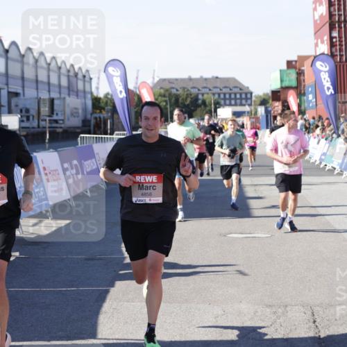 03.10.2025 - Köhlbrandbrückenlauf Jannik Wohlers http://msf.ph/oto/9060022 03.10.2025 13:12:38 Ziel 4048, 4189, 4391, 4392, 4527, 4609, 4638, 4700, 4858, 4864, 4873, 4973, 5874, 6466, 6588 meine-sportfotos.de