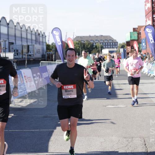 03.10.2025 - Köhlbrandbrückenlauf Jannik Wohlers http://msf.ph/oto/9060030 03.10.2025 13:12:38 Ziel 4048, 4189, 4391, 4392, 4527, 4609, 4638, 4700, 4858, 4864, 4873, 4973, 5874, 6466, 6588 meine-sportfotos.de
