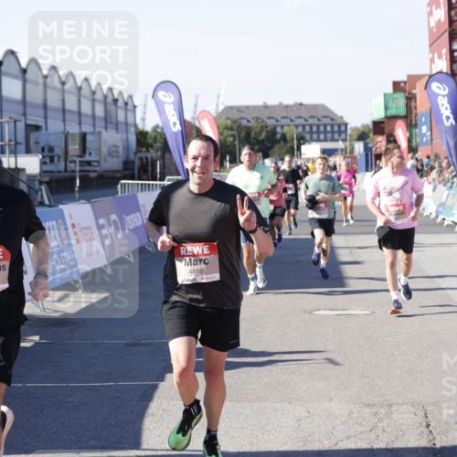 03.10.2025 - Köhlbrandbrückenlauf Jannik Wohlers http://msf.ph/oto/9060033 03.10.2025 13:12:38 Ziel 4048, 4189, 4391, 4392, 4527, 4609, 4638, 4700, 4858, 4864, 4873, 4973, 5874, 6466, 6588 meine-sportfotos.de