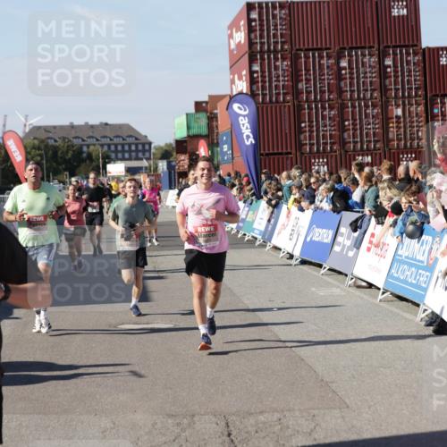 03.10.2025 - Köhlbrandbrückenlauf Jannik Wohlers http://msf.ph/oto/9060037 03.10.2025 13:12:39 Ziel 4048, 4189, 4391, 4392, 4527, 4609, 4638, 4700, 4855, 4858, 4864, 4873, 4973, 4975, 5874, 6466, 6588 meine-sportfotos.de