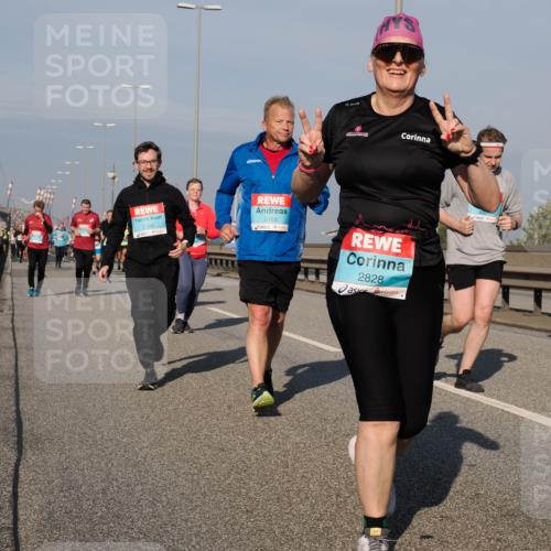 03.10.2025 - Köhlbrandbrückenlauf Fabian Wolf http://msf.ph/oto/9060038 03.10.2025 10:05:05 Position 3 2396, 2158, 2828, 1683 meine-sportfotos.de