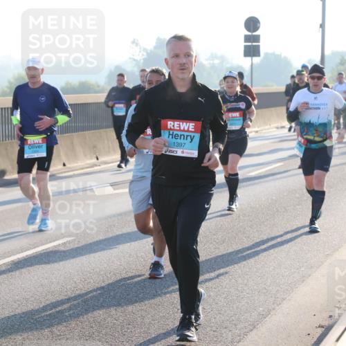 03.10.2025 - Köhlbrandbrückenlauf Lena Gebhardt http://msf.ph/oto/9060039 03.10.2025 09:19:05 Position 1 1397 meine-sportfotos.de