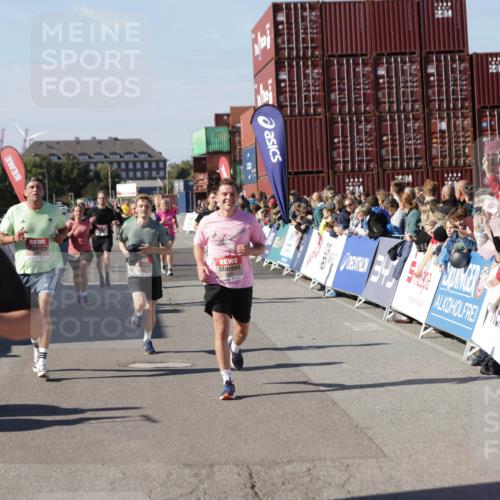 03.10.2025 - Köhlbrandbrückenlauf Jannik Wohlers http://msf.ph/oto/9060041 03.10.2025 13:12:39 Ziel 4048, 4189, 4391, 4392, 4527, 4609, 4638, 4700, 4855, 4858, 4864, 4873, 4973, 4975, 5874, 6466, 6588 meine-sportfotos.de