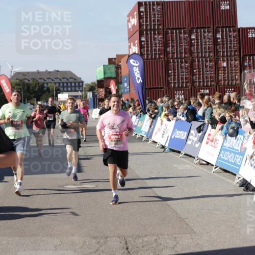 03.10.2025 - Köhlbrandbrückenlauf Jannik Wohlers http://msf.ph/oto/9060042 03.10.2025 13:12:39 Ziel 4048, 4189, 4391, 4392, 4527, 4609, 4638, 4700, 4855, 4858, 4864, 4873, 4973, 4975, 5874, 6466, 6588 meine-sportfotos.de