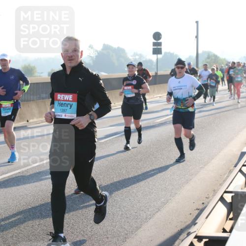 03.10.2025 - Köhlbrandbrückenlauf Lena Gebhardt http://msf.ph/oto/9060043 03.10.2025 09:19:06 Position 1 1397 meine-sportfotos.de