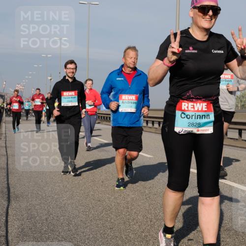 03.10.2025 - Köhlbrandbrückenlauf Fabian Wolf http://msf.ph/oto/9060049 03.10.2025 10:05:05 Position 3 2396, 2158, 2828, 2556 meine-sportfotos.de