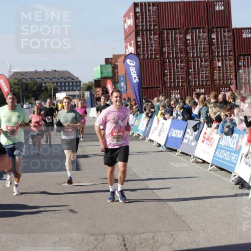 03.10.2025 - Köhlbrandbrückenlauf Jannik Wohlers http://msf.ph/oto/9060056 03.10.2025 13:12:39 Ziel 4048, 4189, 4391, 4392, 4527, 4609, 4638, 4700, 4855, 4858, 4864, 4873, 4973, 4975, 5874, 6466, 6588 meine-sportfotos.de