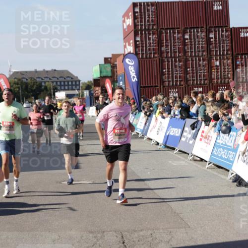 03.10.2025 - Köhlbrandbrückenlauf Jannik Wohlers http://msf.ph/oto/9060064 03.10.2025 13:12:39 Ziel 4048, 4189, 4391, 4392, 4527, 4609, 4638, 4700, 4855, 4858, 4864, 4873, 4973, 4975, 5874, 6466, 6588 meine-sportfotos.de