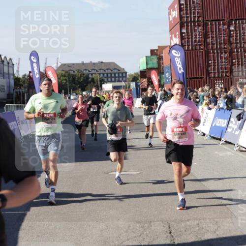 03.10.2025 - Köhlbrandbrückenlauf Jannik Wohlers http://msf.ph/oto/9060071 03.10.2025 13:12:40 Ziel 4048, 4391, 4392, 4527, 4609, 4700, 4855, 4858, 4864, 4873, 4973, 4975, 5874, 5916, 6466, 6588 meine-sportfotos.de