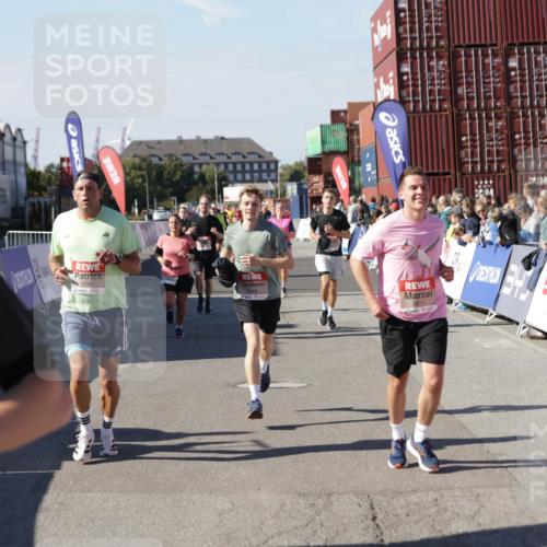 03.10.2025 - Köhlbrandbrückenlauf Jannik Wohlers http://msf.ph/oto/9060085 03.10.2025 13:12:40 Ziel 4048, 4391, 4392, 4527, 4609, 4700, 4855, 4858, 4864, 4873, 4973, 4975, 5874, 5916, 6466, 6588 meine-sportfotos.de