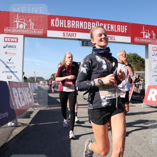 03.10.2025 - Köhlbrandbrückenlauf Lena Gebhardt http://msf.ph/oto/9060109 03.10.2025 13:10:36 Ziel 4386, 4429, 4514, 4711, 5229, 5383, 5410, 5689, 5738, 5889, 6024, 6177, 6269, 6273, 6294, 6779, 6781, 6782 meine-sportfotos.de