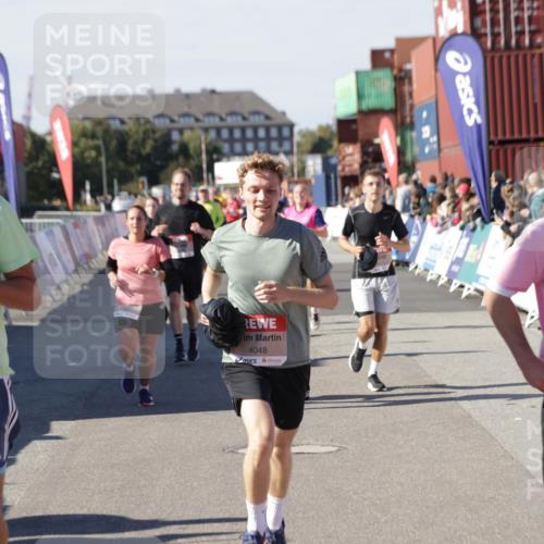 03.10.2025 - Köhlbrandbrückenlauf Jannik Wohlers http://msf.ph/oto/9060121 03.10.2025 13:12:41 Ziel 4048, 4391, 4392, 4527, 4609, 4700, 4855, 4858, 4864, 4873, 4975, 5874, 5916, 6466, 6588 meine-sportfotos.de