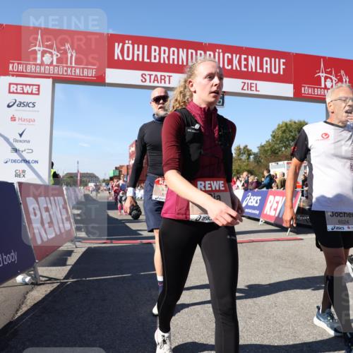 03.10.2025 - Köhlbrandbrückenlauf Lena Gebhardt http://msf.ph/oto/9060122 03.10.2025 13:10:36 Ziel 4386, 4429, 4514, 4711, 5229, 5383, 5410, 5689, 5738, 5889, 6024, 6177, 6269, 6273, 6294, 6779, 6781, 6782 meine-sportfotos.de