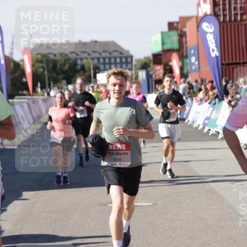 03.10.2025 - Köhlbrandbrückenlauf Jannik Wohlers http://msf.ph/oto/9060127 03.10.2025 13:12:41 Ziel 4048, 4391, 4392, 4527, 4609, 4700, 4855, 4858, 4864, 4873, 4975, 5874, 5916, 6466, 6588 meine-sportfotos.de