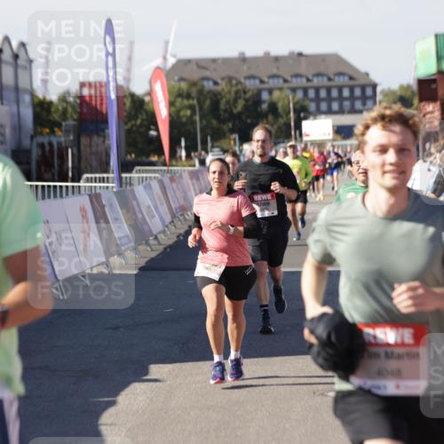 03.10.2025 - Köhlbrandbrückenlauf Jannik Wohlers http://msf.ph/oto/9060132 03.10.2025 13:12:42 Ziel 4048, 4391, 4392, 4527, 4609, 4855, 4858, 4864, 4873, 4975, 5874, 5916, 6466, 6588 meine-sportfotos.de