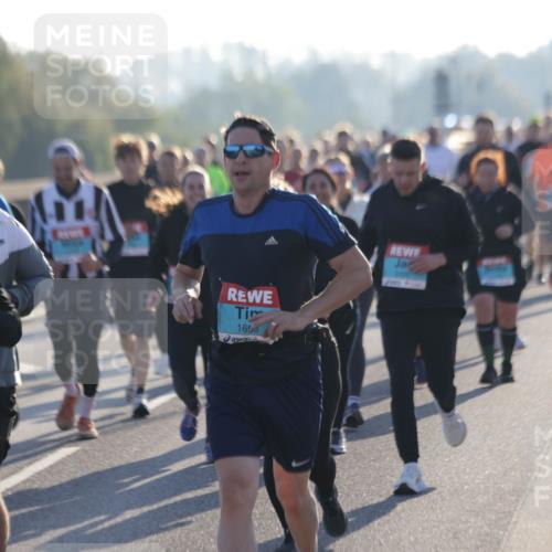03.10.2025 - Köhlbrandbrückenlauf Jannik Wohlers http://msf.ph/oto/9060143 03.10.2025 09:22:32 Position 3 1877, 6, 1655, 3395 meine-sportfotos.de