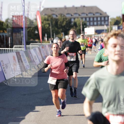 03.10.2025 - Köhlbrandbrückenlauf Jannik Wohlers http://msf.ph/oto/9060155 03.10.2025 13:12:42 Ziel 4048, 4391, 4392, 4527, 4609, 4855, 4858, 4864, 4873, 4975, 5874, 5916, 6466, 6588 meine-sportfotos.de