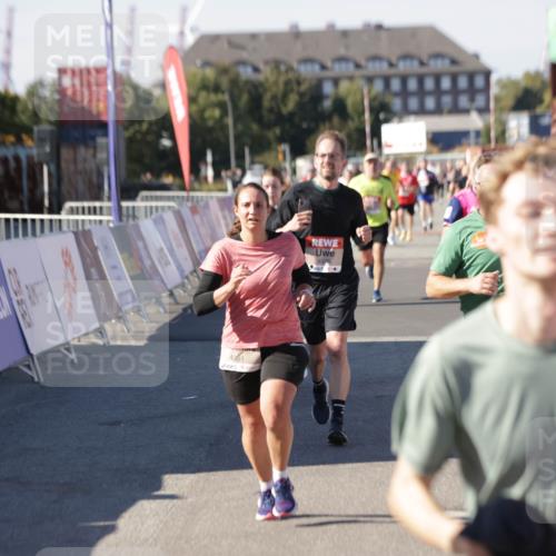 03.10.2025 - Köhlbrandbrückenlauf Jannik Wohlers http://msf.ph/oto/9060159 03.10.2025 13:12:42 Ziel 4048, 4391, 4392, 4527, 4609, 4855, 4858, 4864, 4873, 4975, 5874, 5916, 6466, 6588 meine-sportfotos.de