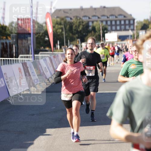 03.10.2025 - Köhlbrandbrückenlauf Jannik Wohlers http://msf.ph/oto/9060167 03.10.2025 13:12:42 Ziel 4048, 4391, 4392, 4527, 4609, 4855, 4858, 4864, 4873, 4975, 5874, 5916, 6466, 6588 meine-sportfotos.de