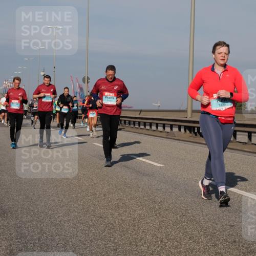 03.10.2025 - Köhlbrandbrückenlauf Fabian Wolf http://msf.ph/oto/9060171 03.10.2025 10:05:08 Position 3 2408, 1433 meine-sportfotos.de