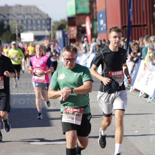 03.10.2025 - Köhlbrandbrückenlauf Jannik Wohlers http://msf.ph/oto/9060185 03.10.2025 13:12:43 Ziel 4048, 4391, 4392, 4527, 4609, 4855, 4858, 4864, 4873, 4975, 5874, 5916, 6466, 6588 meine-sportfotos.de