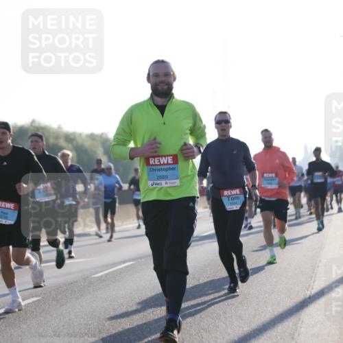 03.10.2025 - Köhlbrandbrückenlauf Jannik Wohlers http://msf.ph/oto/9060195 03.10.2025 09:14:42 Position 3 2889, 1054 meine-sportfotos.de