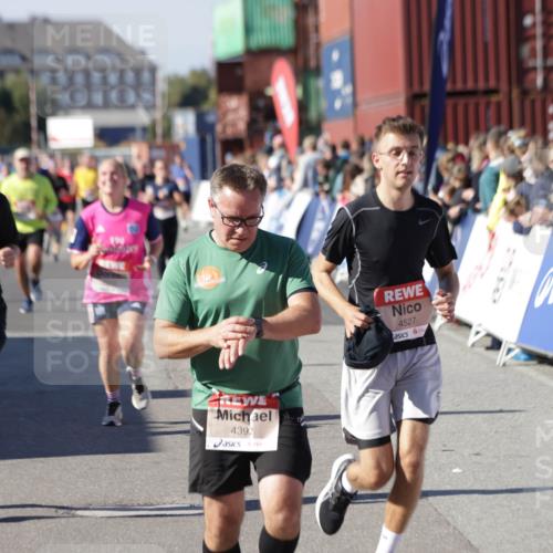 03.10.2025 - Köhlbrandbrückenlauf Jannik Wohlers http://msf.ph/oto/9060198 03.10.2025 13:12:43 Ziel 4048, 4391, 4392, 4527, 4609, 4855, 4858, 4864, 4873, 4975, 5874, 5916, 6466, 6588 meine-sportfotos.de