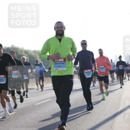 03.10.2025 - Köhlbrandbrückenlauf Jannik Wohlers http://msf.ph/oto/9060200 03.10.2025 09:14:42 Position 3 2889, 1054 meine-sportfotos.de