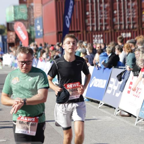 03.10.2025 - Köhlbrandbrückenlauf Jannik Wohlers http://msf.ph/oto/9060213 03.10.2025 13:12:44 Ziel 4048, 4391, 4392, 4527, 4609, 4855, 4858, 4864, 4873, 4975, 5874, 5916, 6466, 6588 meine-sportfotos.de