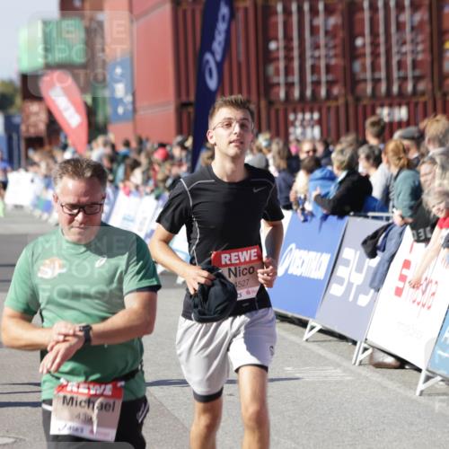 03.10.2025 - Köhlbrandbrückenlauf Jannik Wohlers http://msf.ph/oto/9060215 03.10.2025 13:12:44 Ziel 4048, 4391, 4392, 4527, 4609, 4855, 4858, 4864, 4873, 4975, 5874, 5916, 6466, 6588 meine-sportfotos.de