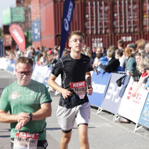 03.10.2025 - Köhlbrandbrückenlauf Jannik Wohlers http://msf.ph/oto/9060221 03.10.2025 13:12:44 Ziel 4048, 4391, 4392, 4527, 4609, 4855, 4858, 4864, 4873, 4975, 5874, 5916, 6466, 6588 meine-sportfotos.de