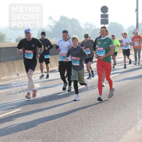 03.10.2025 - Köhlbrandbrückenlauf Lena Gebhardt http://msf.ph/oto/9060223 03.10.2025 09:19:11 Position 1 1369, 1491, 3707, 3709 meine-sportfotos.de