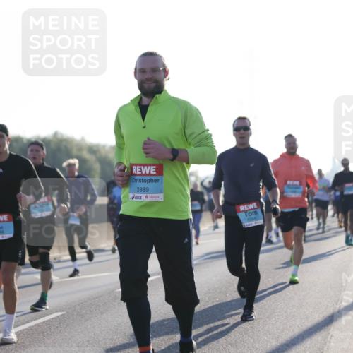 03.10.2025 - Köhlbrandbrückenlauf Jannik Wohlers http://msf.ph/oto/9060231 03.10.2025 09:14:43 Position 3 3749, 2889, 1054 meine-sportfotos.de