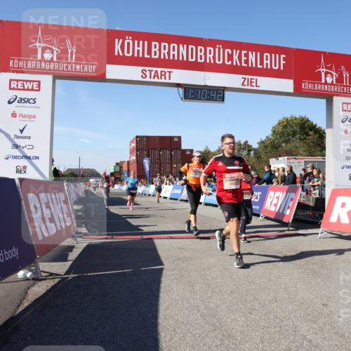 03.10.2025 - Köhlbrandbrückenlauf Lena Gebhardt http://msf.ph/oto/9060244 03.10.2025 13:10:42 Ziel 4081, 4386, 4412, 4488, 4514, 5229, 5383, 5410, 5738, 5753, 5889, 6177, 6269, 6273, 6779 meine-sportfotos.de