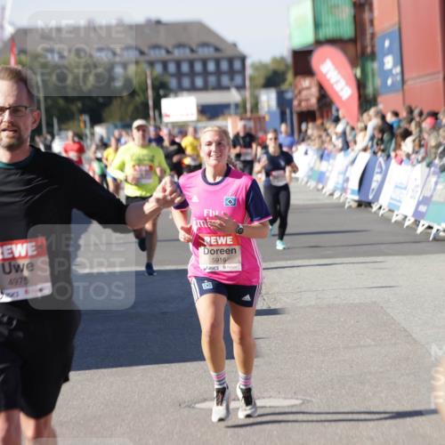 03.10.2025 - Köhlbrandbrückenlauf Jannik Wohlers http://msf.ph/oto/9060248 03.10.2025 13:12:45 Ziel 4048, 4391, 4392, 4527, 4609, 4855, 4858, 4864, 4873, 4975, 5874, 5916, 6466, 6588, 6791 meine-sportfotos.de