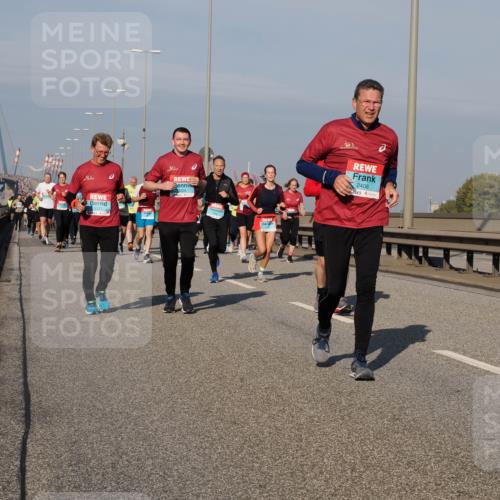 03.10.2025 - Köhlbrandbrückenlauf Fabian Wolf http://msf.ph/oto/9060251 03.10.2025 10:05:09 Position 3 2408 meine-sportfotos.de