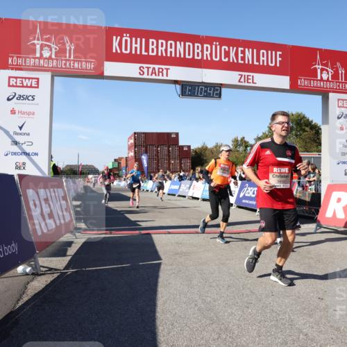 03.10.2025 - Köhlbrandbrückenlauf Lena Gebhardt http://msf.ph/oto/9060252 03.10.2025 13:10:43 Ziel 4081, 4386, 4412, 4488, 4514, 5229, 5383, 5410, 5738, 5753, 5889, 6177, 6269, 6273, 6779 meine-sportfotos.de