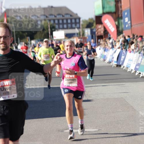 03.10.2025 - Köhlbrandbrückenlauf Jannik Wohlers http://msf.ph/oto/9060253 03.10.2025 13:12:45 Ziel 4048, 4391, 4392, 4527, 4609, 4855, 4858, 4864, 4873, 4975, 5874, 5916, 6466, 6588, 6791 meine-sportfotos.de
