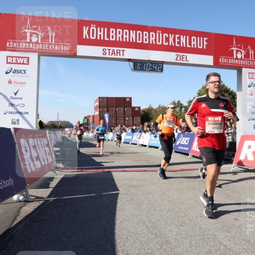 03.10.2025 - Köhlbrandbrückenlauf Lena Gebhardt http://msf.ph/oto/9060274 03.10.2025 13:10:43 Ziel 4081, 4386, 4412, 4488, 4514, 5229, 5383, 5410, 5738, 5753, 5889, 6177, 6269, 6273, 6779 meine-sportfotos.de