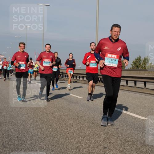 03.10.2025 - Köhlbrandbrückenlauf Fabian Wolf http://msf.ph/oto/9060281 03.10.2025 10:05:10 Position 3 2049, 2408 meine-sportfotos.de