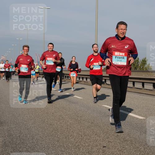 03.10.2025 - Köhlbrandbrückenlauf Fabian Wolf http://msf.ph/oto/9060293 03.10.2025 10:05:10 Position 3 3004, 2049, 2408 meine-sportfotos.de