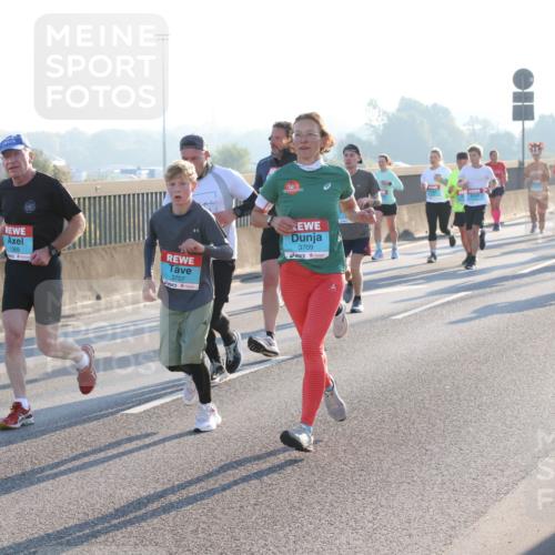 03.10.2025 - Köhlbrandbrückenlauf Lena Gebhardt http://msf.ph/oto/9060309 03.10.2025 09:19:13 Position 1 1369, 3707, 3709 meine-sportfotos.de