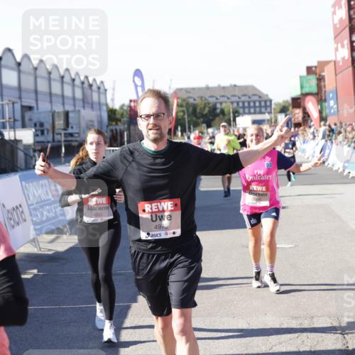 03.10.2025 - Köhlbrandbrückenlauf Jannik Wohlers http://msf.ph/oto/9060312 03.10.2025 13:12:46 Ziel 4048, 4391, 4392, 4527, 4609, 4671, 4855, 4858, 4975, 5874, 5916, 6466, 6588, 6791 meine-sportfotos.de