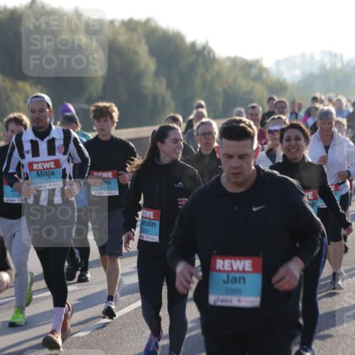 03.10.2025 - Köhlbrandbrückenlauf Jannik Wohlers http://msf.ph/oto/9060317 03.10.2025 09:22:36 Position 3 1748, 2765, 2768, 2532, 3305 meine-sportfotos.de