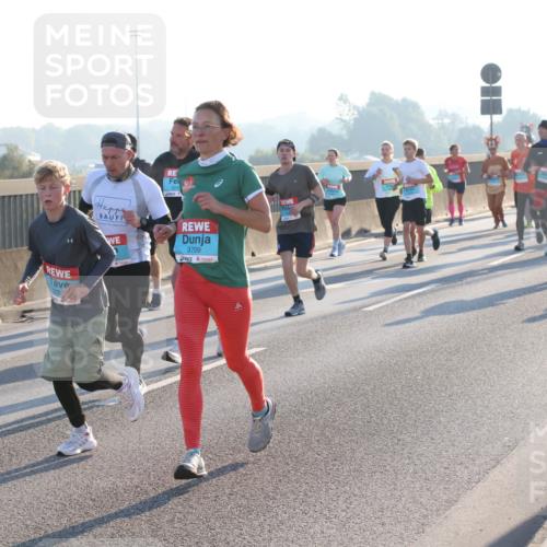 03.10.2025 - Köhlbrandbrückenlauf Lena Gebhardt http://msf.ph/oto/9060318 03.10.2025 09:19:13 Position 1 1369, 370, 3709 meine-sportfotos.de