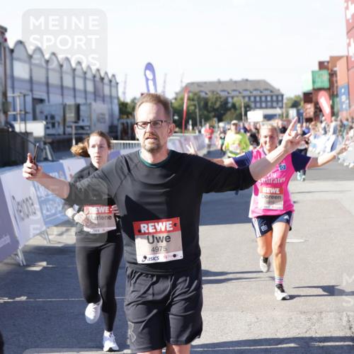 03.10.2025 - Köhlbrandbrückenlauf Jannik Wohlers http://msf.ph/oto/9060322 03.10.2025 13:12:46 Ziel 4048, 4391, 4392, 4527, 4609, 4671, 4855, 4858, 4975, 5874, 5916, 6466, 6588, 6791 meine-sportfotos.de