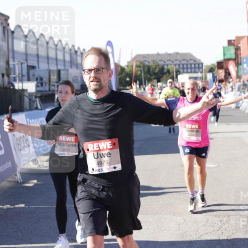 03.10.2025 - Köhlbrandbrückenlauf Jannik Wohlers http://msf.ph/oto/9060330 03.10.2025 13:12:46 Ziel 4048, 4391, 4392, 4527, 4609, 4671, 4855, 4858, 4975, 5874, 5916, 6466, 6588, 6791 meine-sportfotos.de