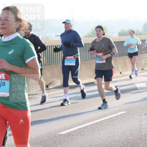 03.10.2025 - Köhlbrandbrückenlauf Lena Gebhardt http://msf.ph/oto/9060338 03.10.2025 09:19:14 Position 1 3709 meine-sportfotos.de